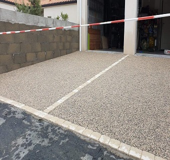 Photo de béton désactivé calcaire durite